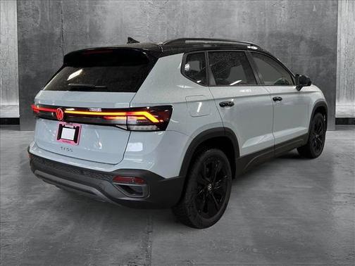 2025 Volkswagen Taos 1.5T SE Black