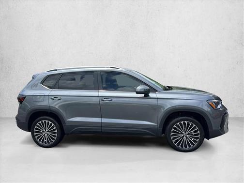 Platinum Gray Metallic 2025 Volkswagen Taos 1.5T SE