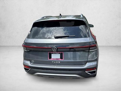 Platinum Gray Metallic 2025 Volkswagen Taos 1.5T SE