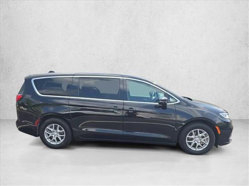 Diamond Black Crystal Pearlcoat 2025 Chrysler Pacifica L