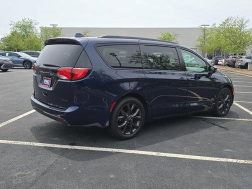 Jazz Blue Pearlcoat 2018 Chrysler Pacifica Limited