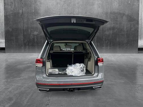 2025 Volkswagen Atlas 2.0T SE w/Technology 4MOTION