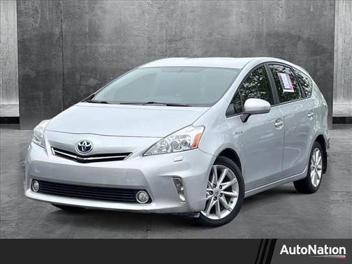 2014 Toyota Prius v Five