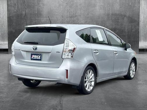 2014 Toyota Prius v Five