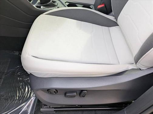 Deep Black Pearl 2026 Volkswagen Taos SE
