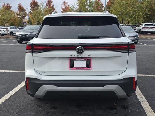 2025 Volkswagen Tiguan 2.0T SE