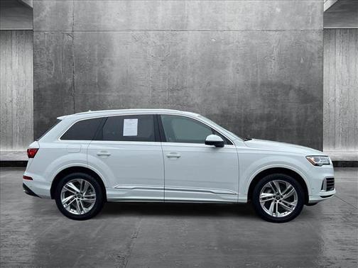 2022 Audi Q7 55 Premium Plus