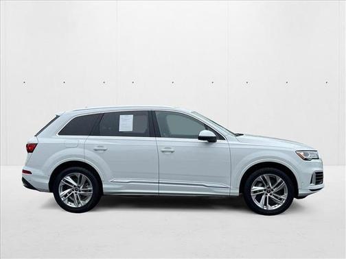 2022 Audi Q7 55 Premium Plus