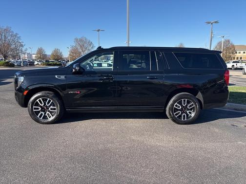 2023 GMC Yukon XL 4WD AT4
