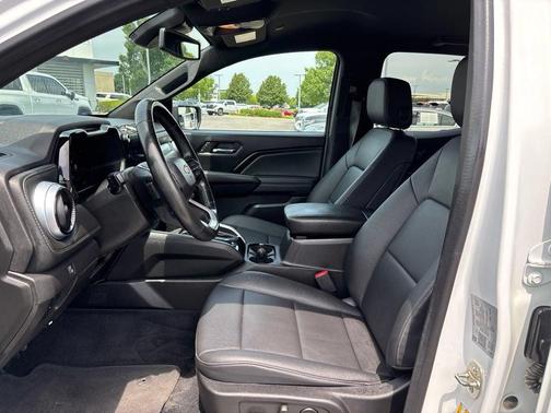 Summit White 2024 Chevrolet Colorado LT