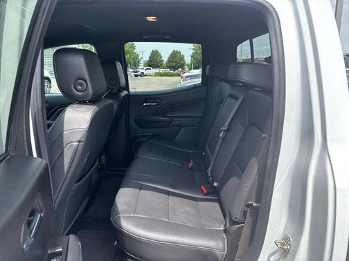 Summit White 2024 Chevrolet Colorado LT