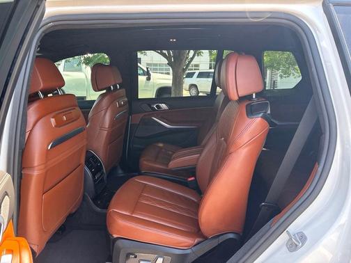 Mineral White Metallic 2025 BMW X7 xDrive40i