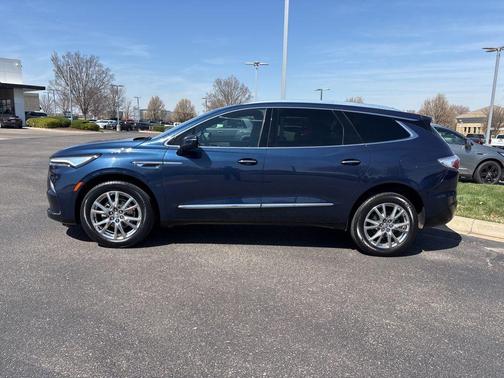2023 Buick Enclave Essence AWD