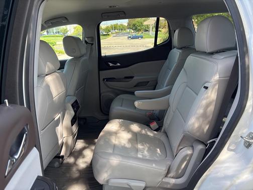 2022 GMC Acadia AWD SLT