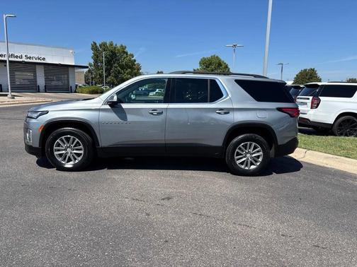 Sterling Gray Metallic 2023 Chevrolet Traverse LT Leather