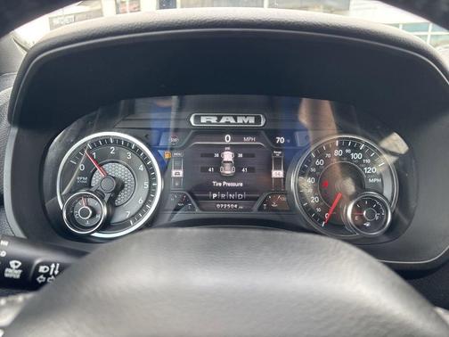 Bright White Clearcoat 2022 RAM 1500 Big Horn/Lone Star