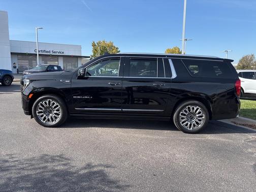 2023 GMC Yukon XL Denali Ultimate