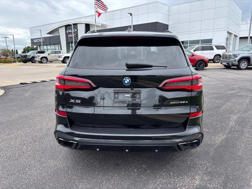 Black Sapphire Metallic 2022 BMW X5 PHEV xDrive45e