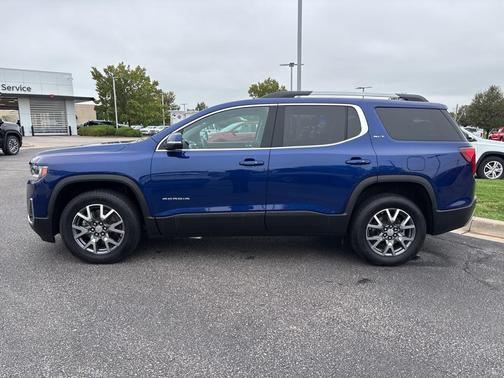2023 GMC Acadia AWD SLT