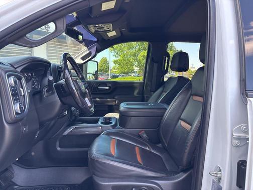 Summit White 2022 GMC Sierra 2500 AT4
