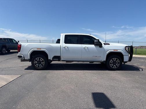 Summit White 2022 GMC Sierra 2500 AT4
