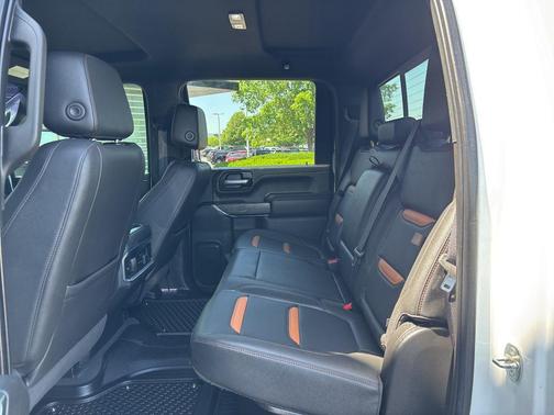 Summit White 2022 GMC Sierra 2500 AT4