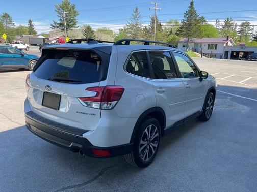 Crystal White Pearl 2024 Subaru Forester LIMITED