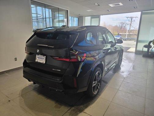 Black Sapphire Metallic 2026 BMW X1 xDrive28i