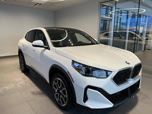 Alpine White 2026 BMW X2 xDrive28i