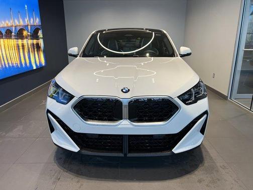 Alpine White 2026 BMW X2 xDrive28i