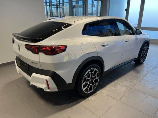 Alpine White 2026 BMW X2 xDrive28i