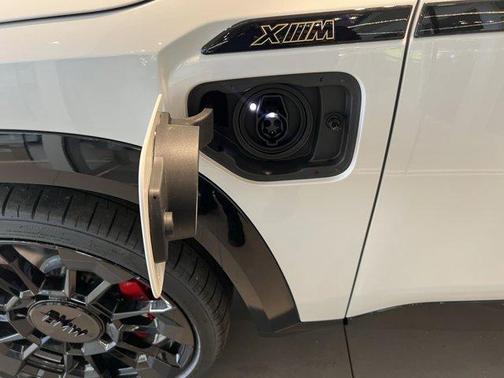 2025 BMW XM Base