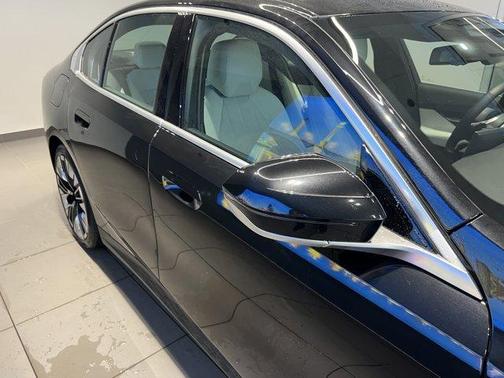 2024 BMW 530 i xDrive