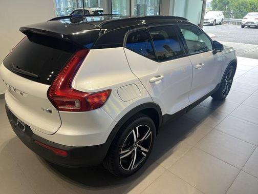 2021 Volvo XC40 T5 R-Design