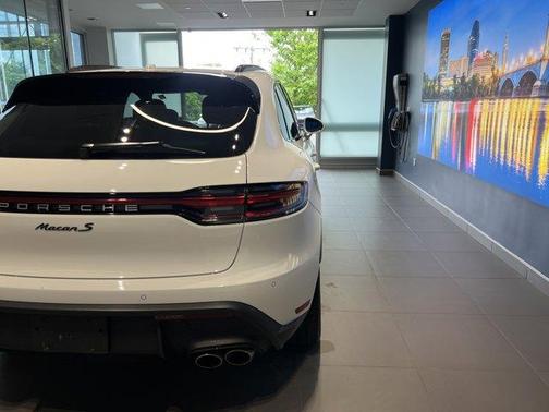 2022 Porsche Macan S