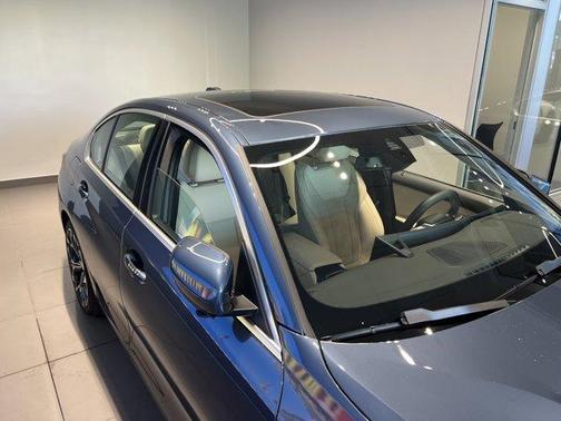 2025 BMW 330 i xDrive