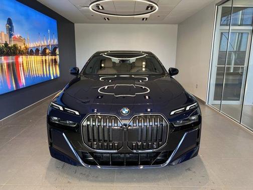 Tanzanite Blue II Metallic 2026 BMW 740 i xDrive