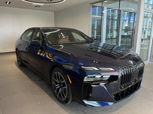 Tanzanite Blue II Metallic 2026 BMW 740 i xDrive