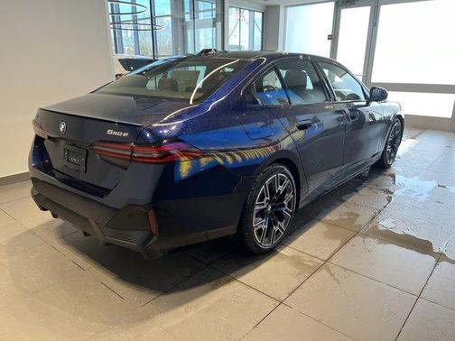 Tanzanite Blue II Metallic 2026 BMW 550e xDrive