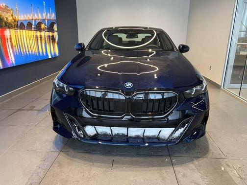Tanzanite Blue II Metallic 2026 BMW 550e xDrive