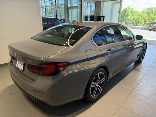 Metallic 2021 BMW 530 i xDrive