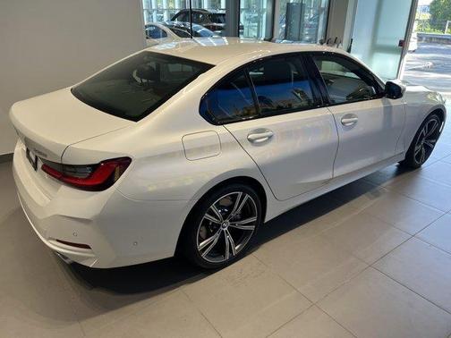 2023 BMW 330 i xDrive
