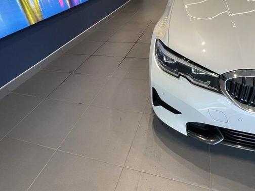 2022 BMW 330 i xDrive