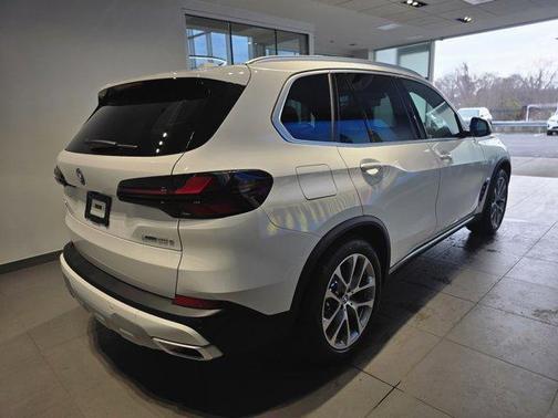 Alpine White 2026 BMW X5 PHEV xDrive50e
