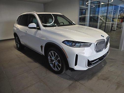 Alpine White 2026 BMW X5 PHEV xDrive50e