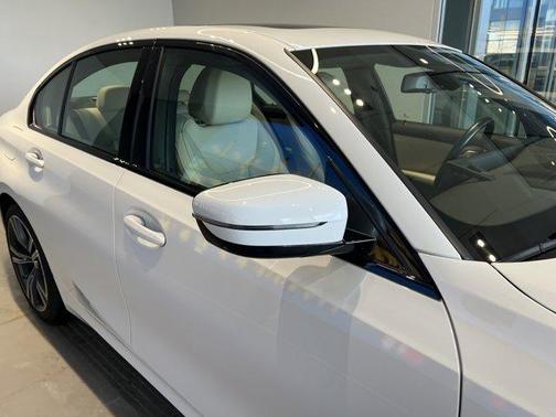 2023 BMW 330 i xDrive