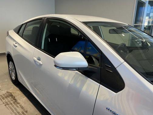 2021 Toyota Prius LE