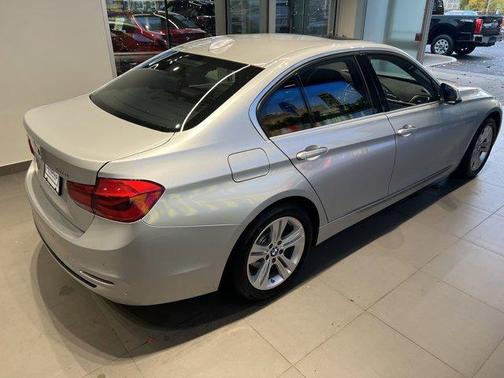 2017 BMW 330 i xDrive