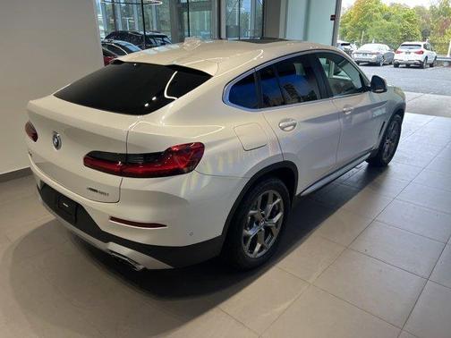2023 BMW X4 xDrive30i