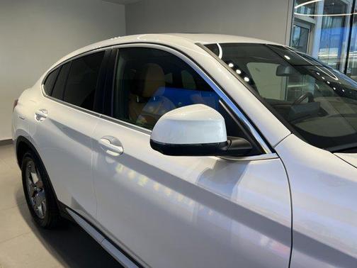 2023 BMW X4 xDrive30i